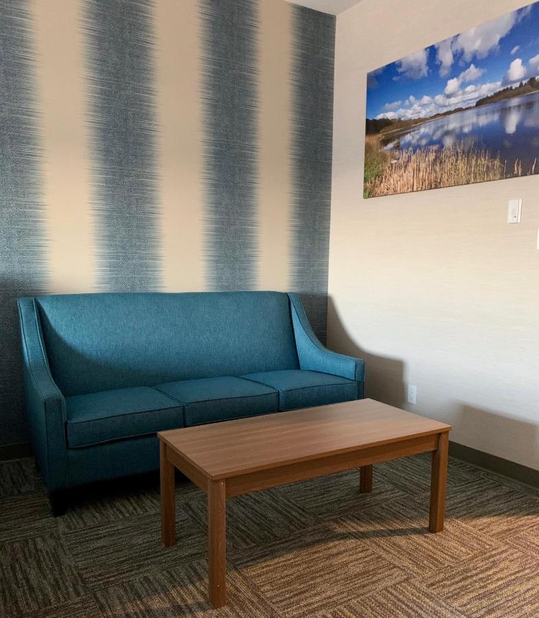 Meridian Inn & Suites Regina Airport Extérieur photo