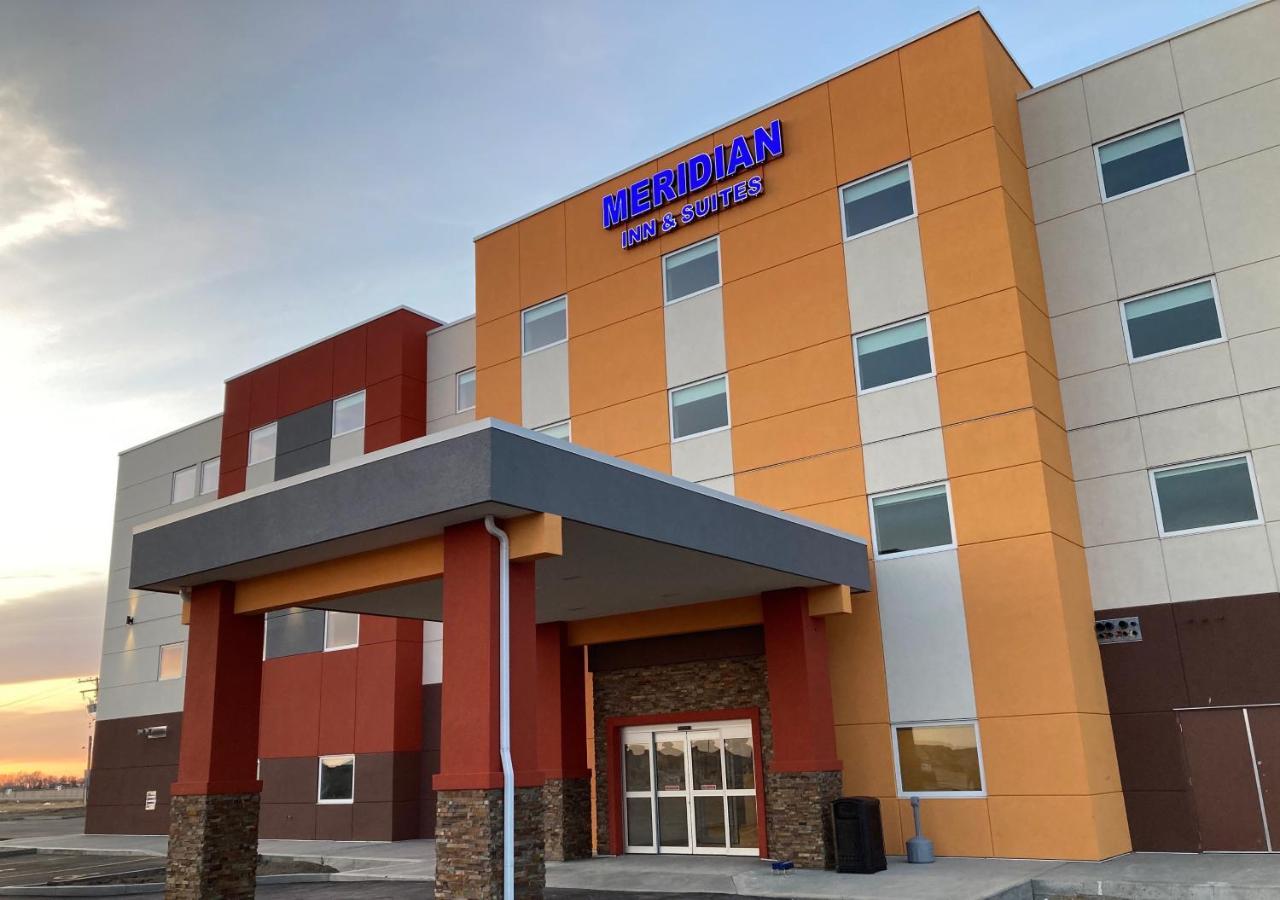 Meridian Inn & Suites Regina Airport Extérieur photo