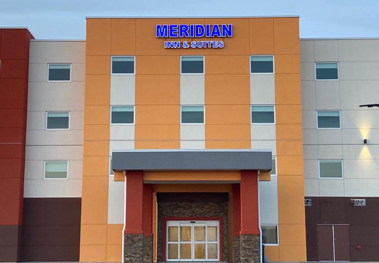 Meridian Inn & Suites Regina Airport Extérieur photo