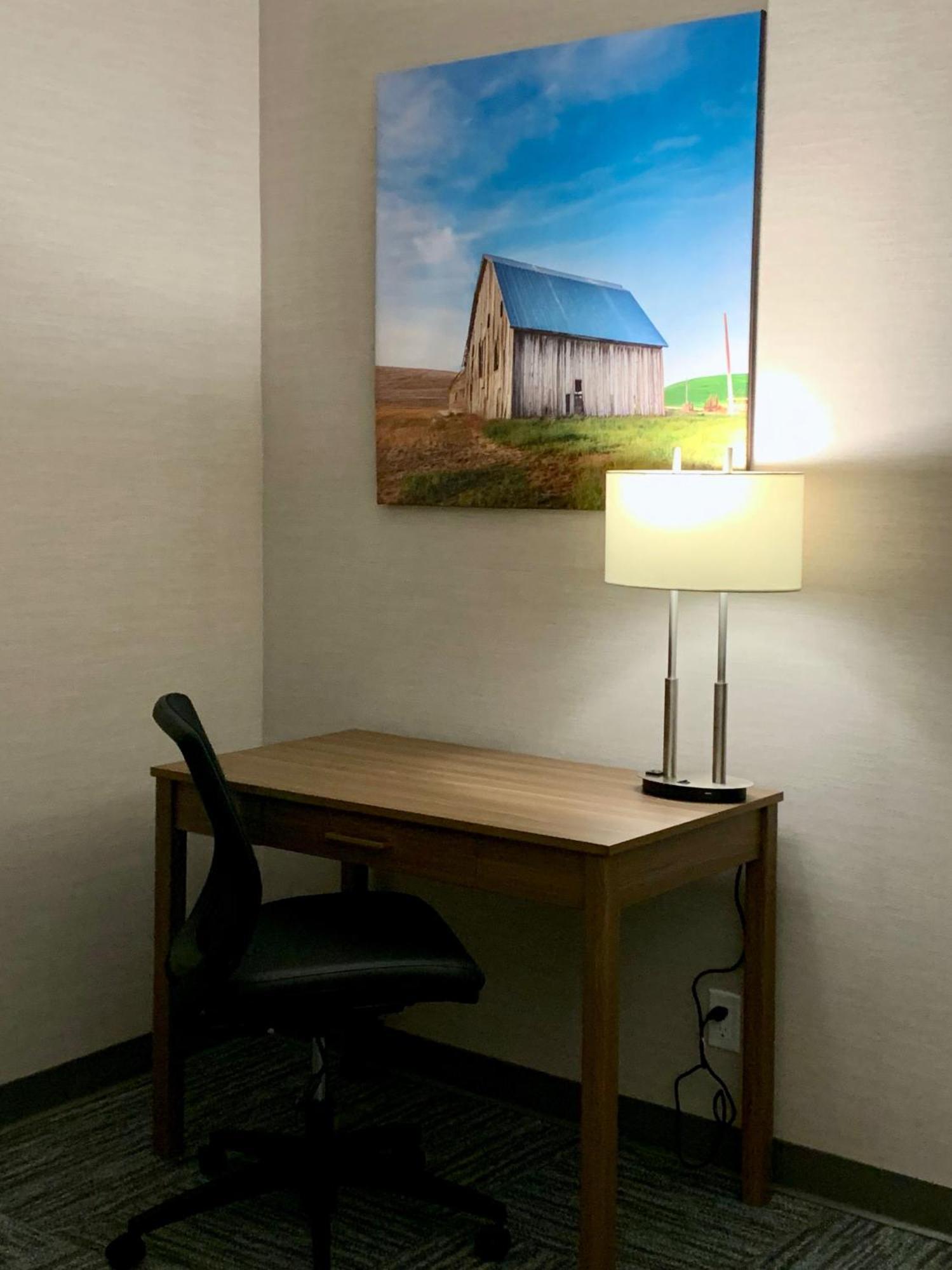 Meridian Inn & Suites Regina Airport Chambre photo